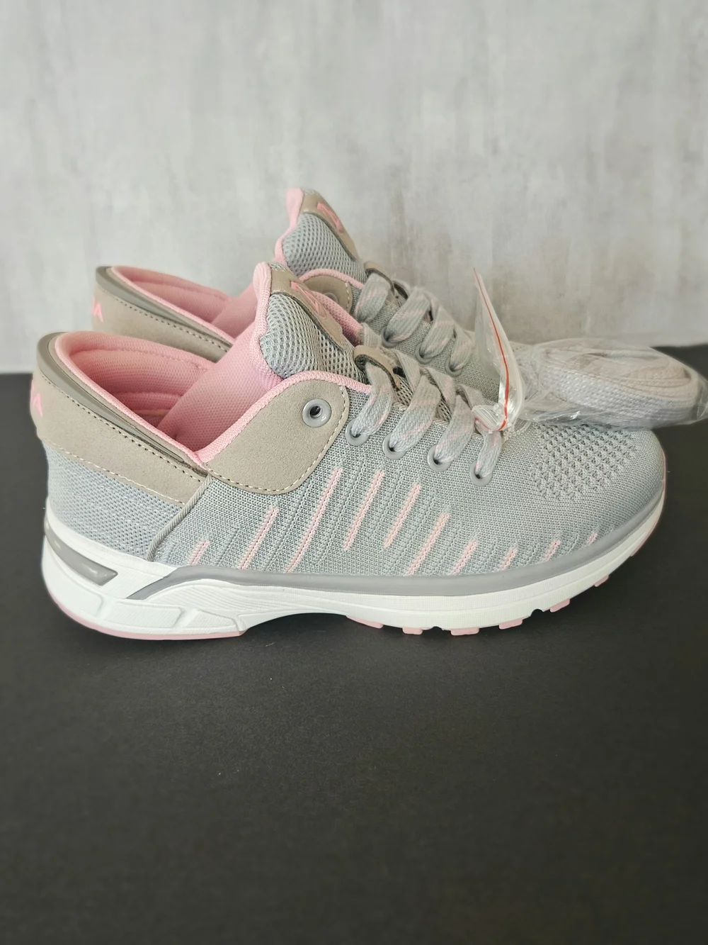 Zeba Women's Hands Free Slip On Sneakers Rose Gray Size 8 NEW (No Box)